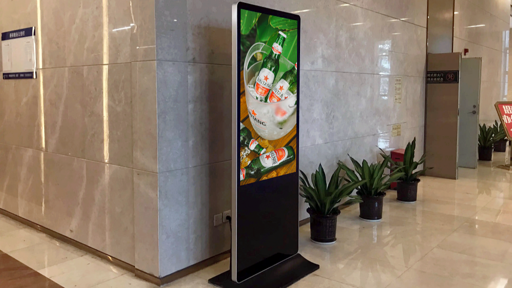 液晶廣告機推薦：廣告機在酒店行業(yè)有哪些直接的優(yōu)勢？