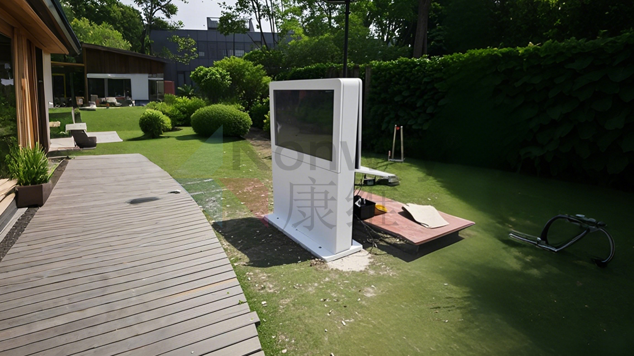 戶外廣告機(jī)：構(gòu)筑國(guó)防安全信息交互與宣傳的堅(jiān)固防線