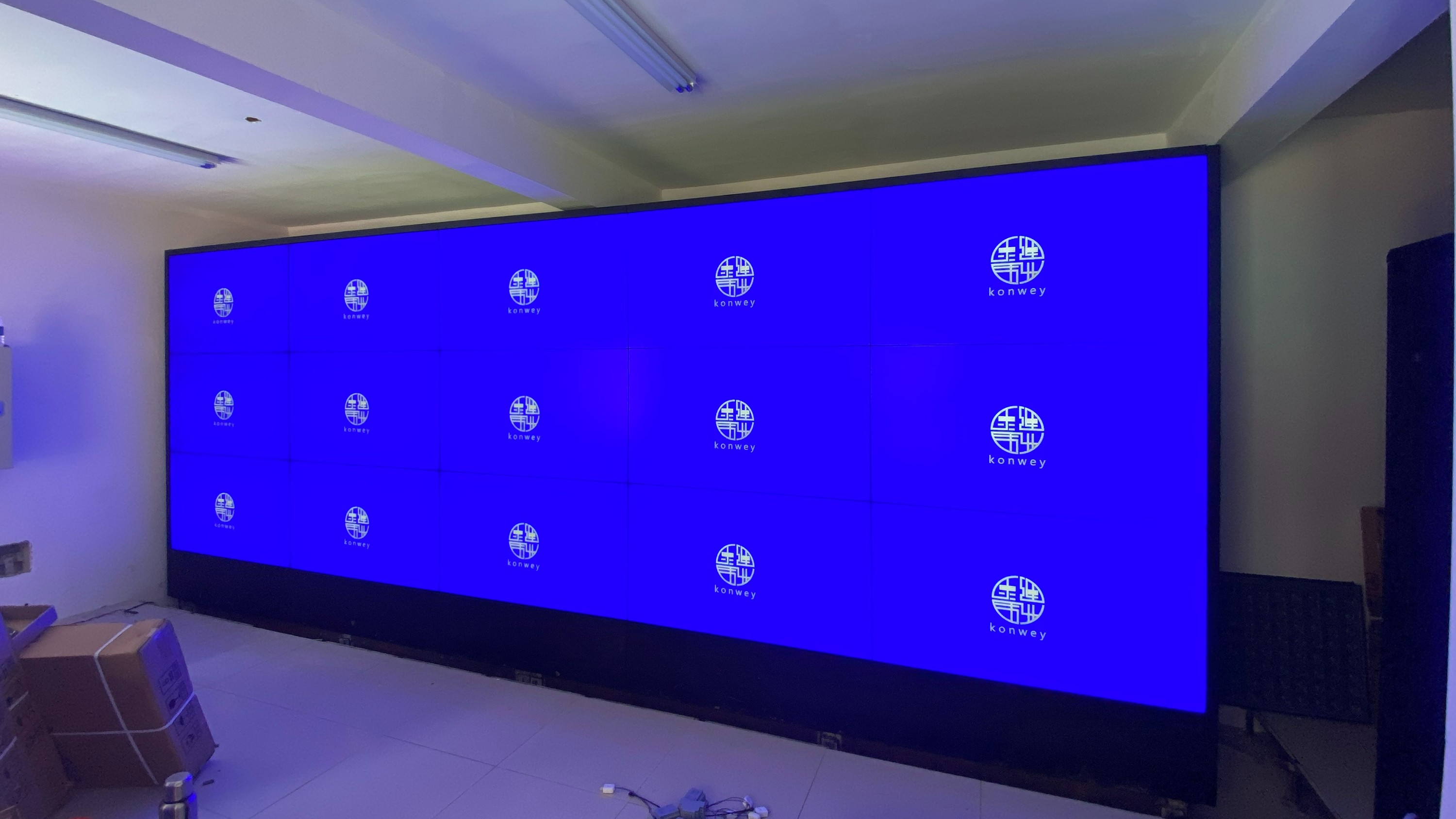 拼接屏案例 | 江蘇鎮(zhèn)江市南山淺水灣小區(qū)監(jiān)控室項(xiàng)目3*5 55寸1.8mm