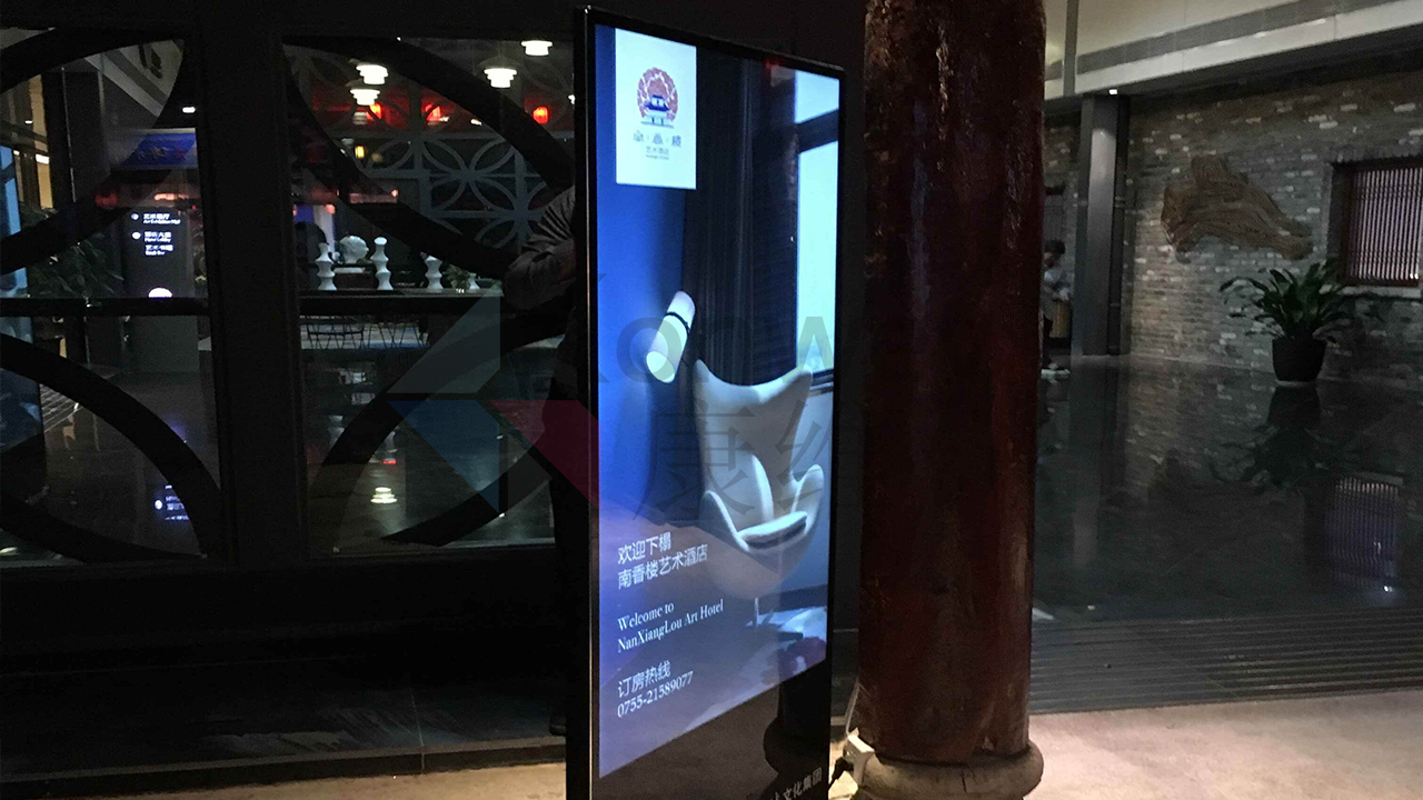 立式廣告機(jī)在成都市娛樂場所的使用率及好處