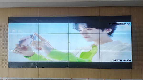 碧桂園55寸拼接屏與觸摸查詢一體機工程案例