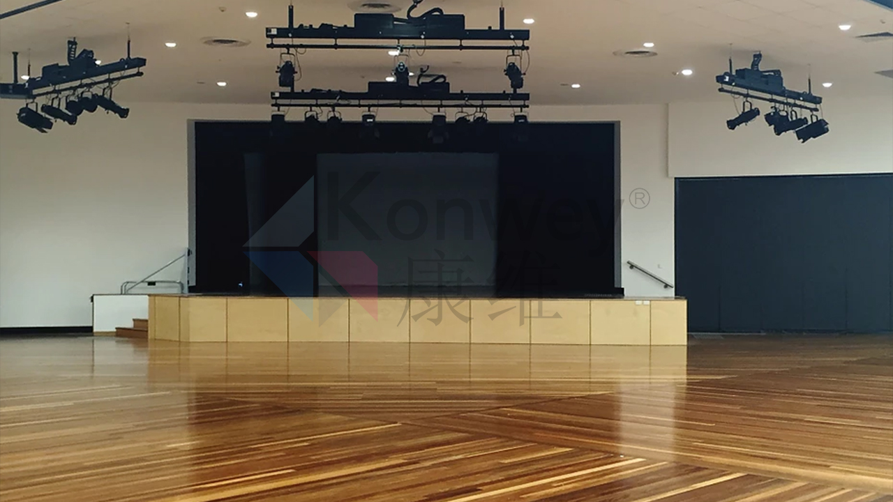 康維偉業(yè)拼接屏：點亮內蒙學校禮堂的科技之光