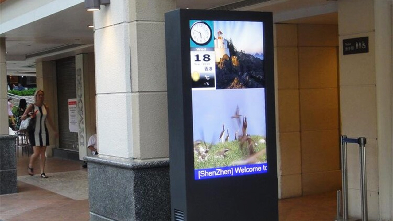 全天候穩(wěn)定輸出！康維偉業(yè)廣告機(jī)如何點(diǎn)亮深圳金融街信息窗口