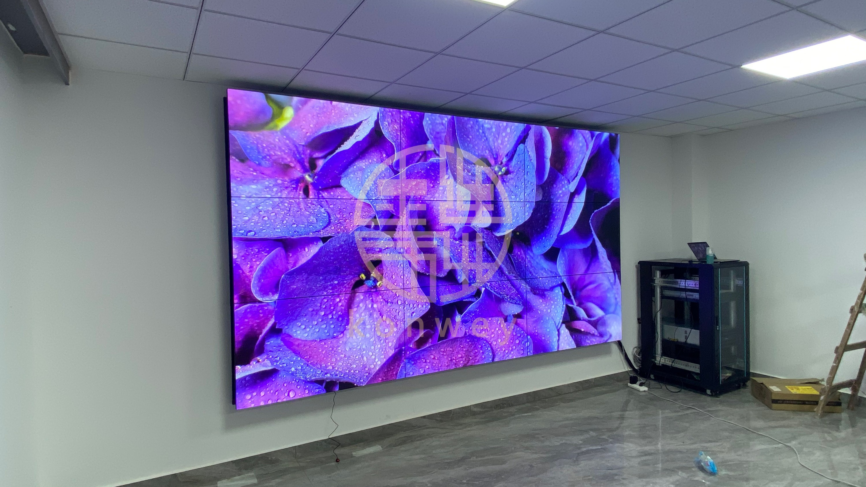 拼接屏案例：安徽攀登集團(tuán)監(jiān)控室項(xiàng)目3*3 55寸3.5mm！