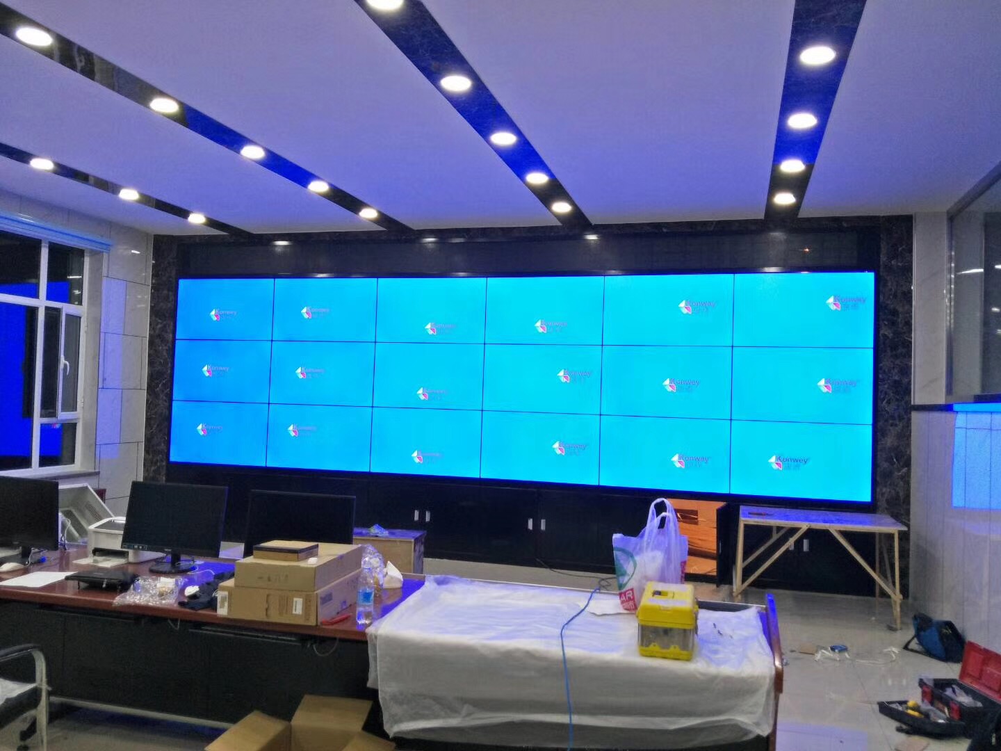 液晶拼接屏安裝測(cè)試