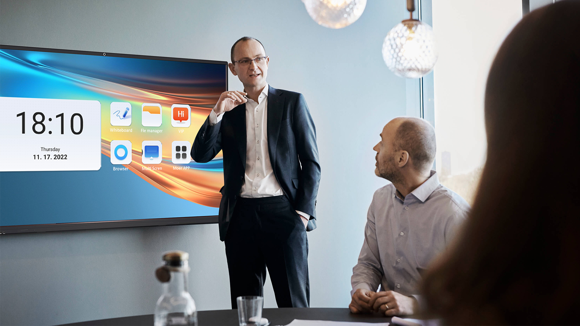 投影儀還是會議平板電腦？為您的會議做出明智選擇